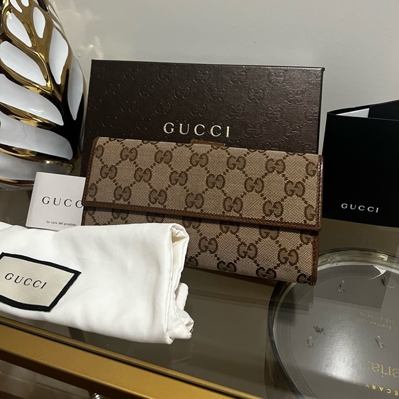 Like this post to Shop at Catch 22 Boutique for Authentic Luxury Items & More ✨ - Picture 4 of 4